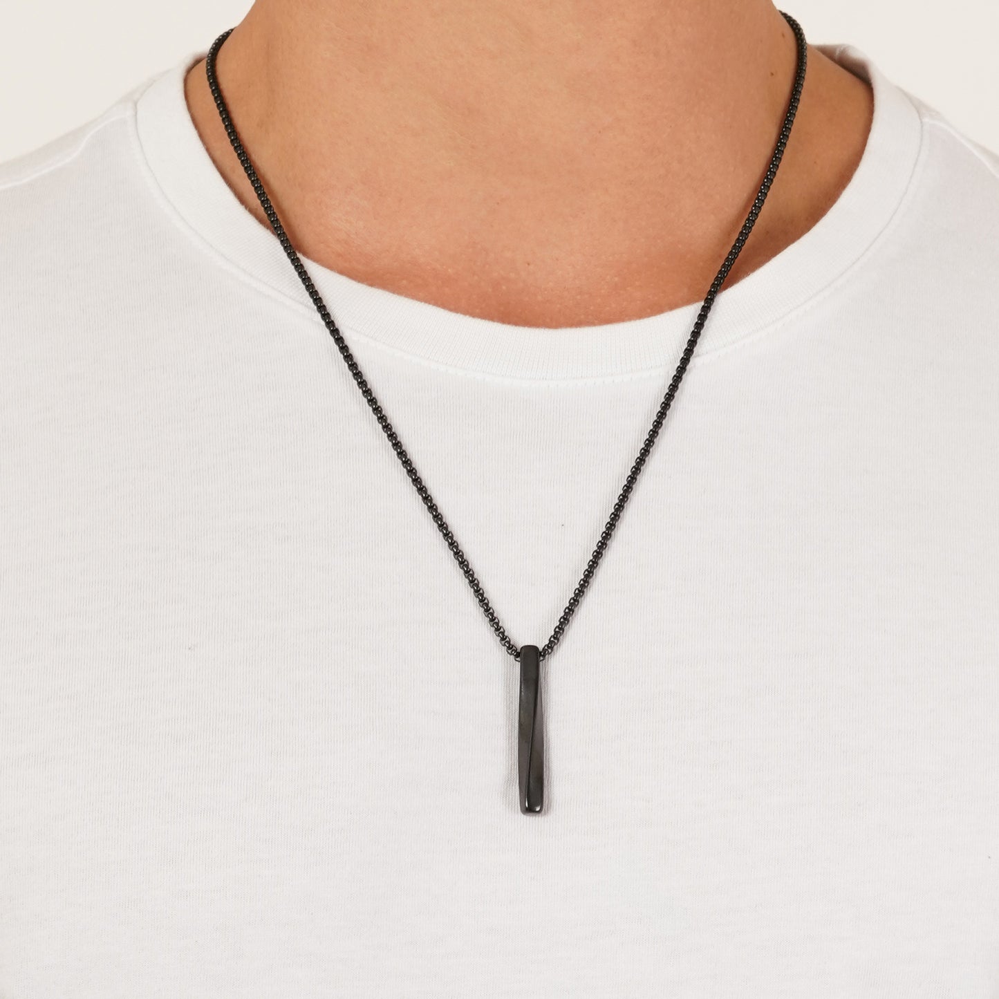 Black Bar Pendant With Chain