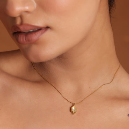 Hexa Solitaire Neck Chain Pendant