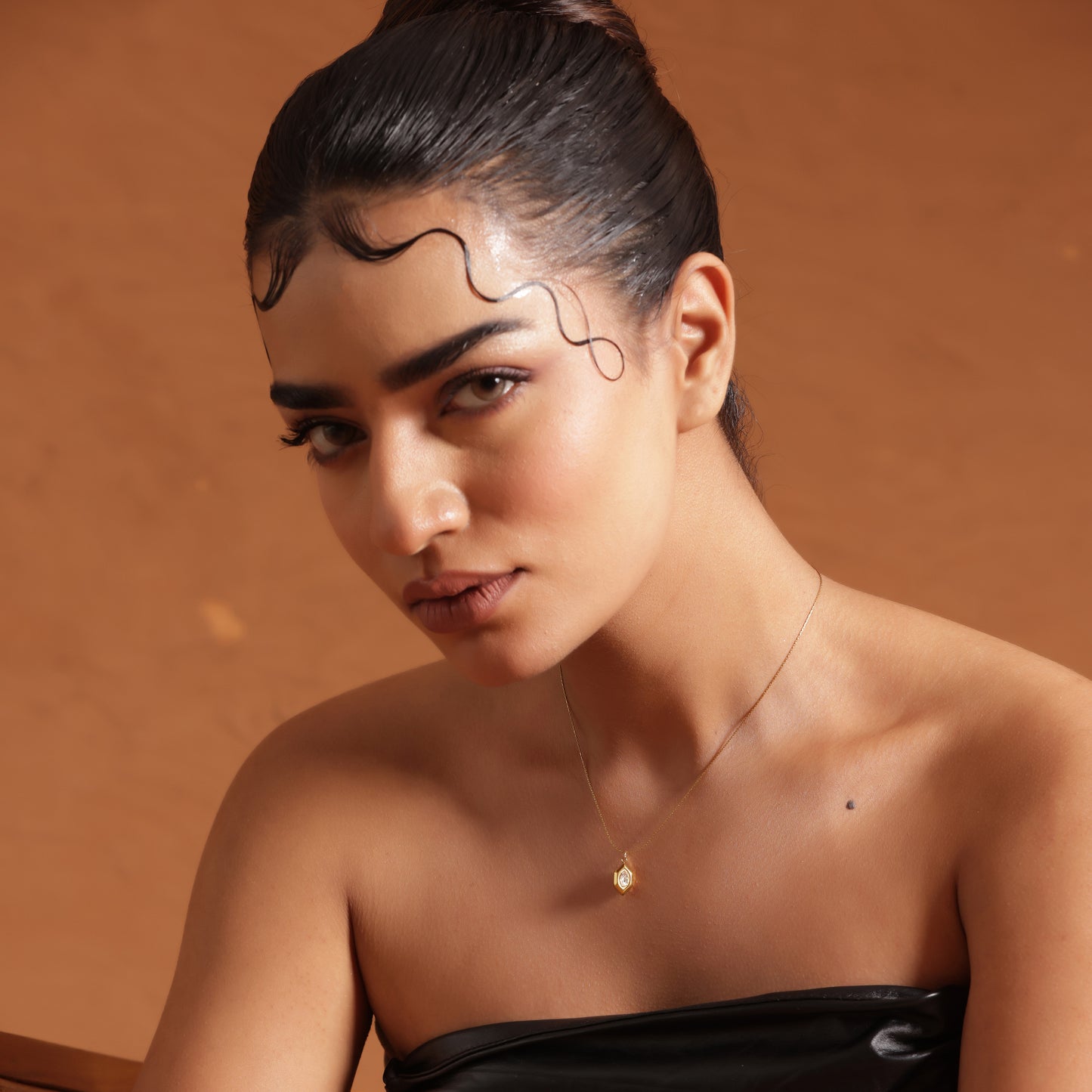 Hexa Solitaire Neck Chain Pendant