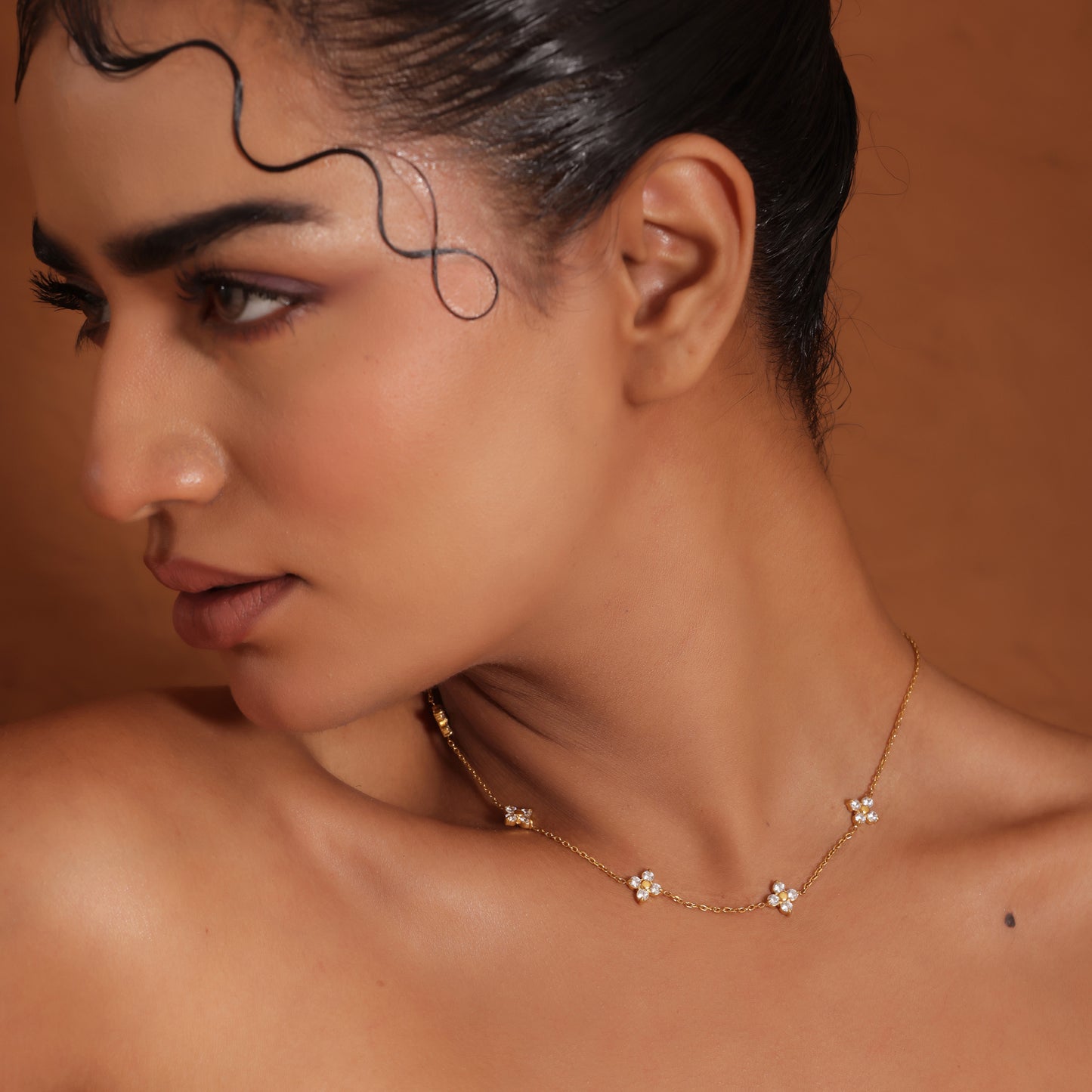 Sparkling Clover Neck Chain Pendant