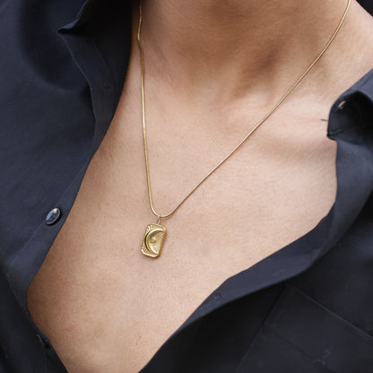 Moon Pendant With Chain