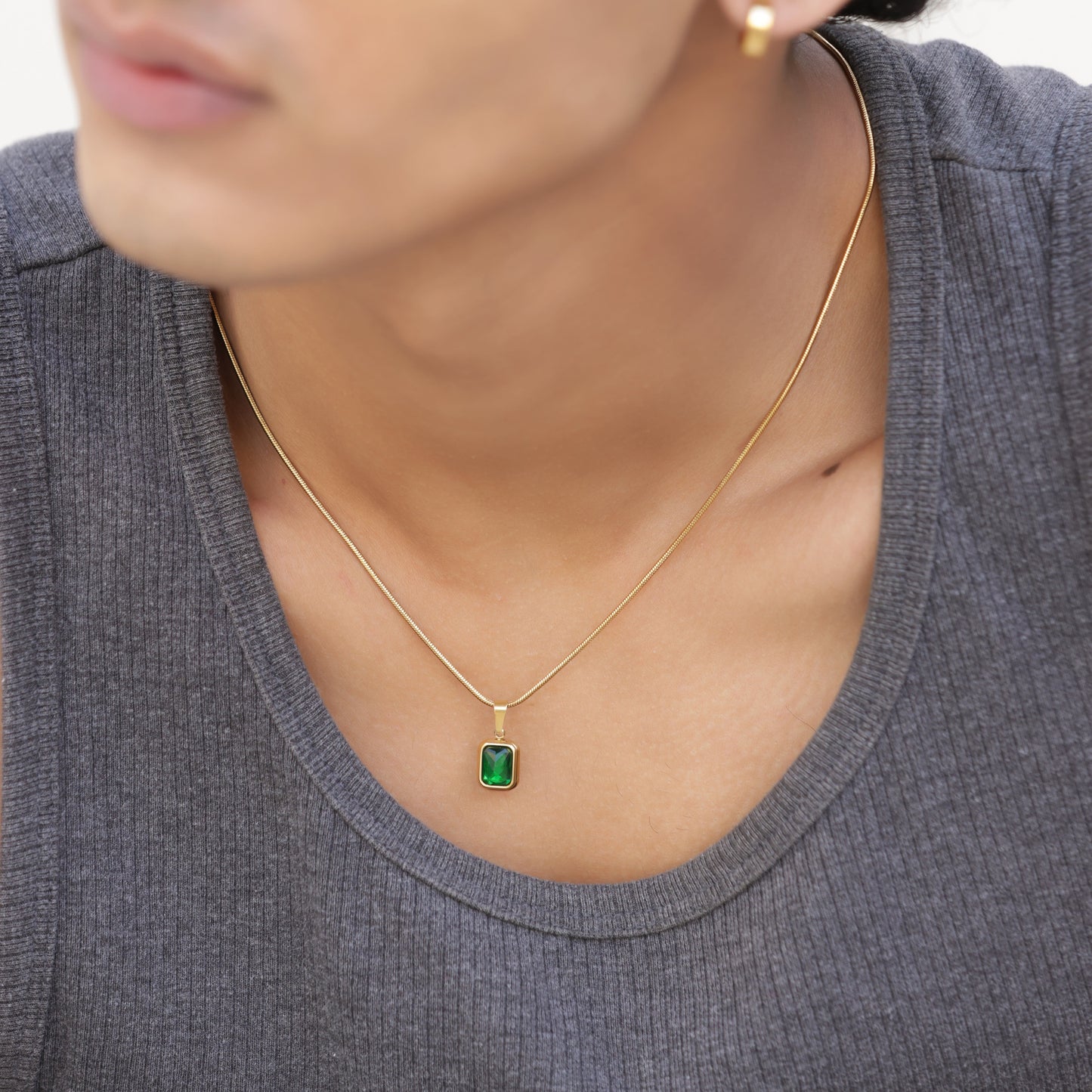 Vera Green Pendant With Chain