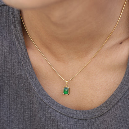 Vera Green Pendant With Chain
