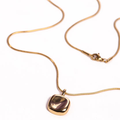 Classic Gold Pendant With Chain
