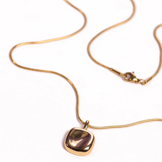Classic Gold Pendant With Chain