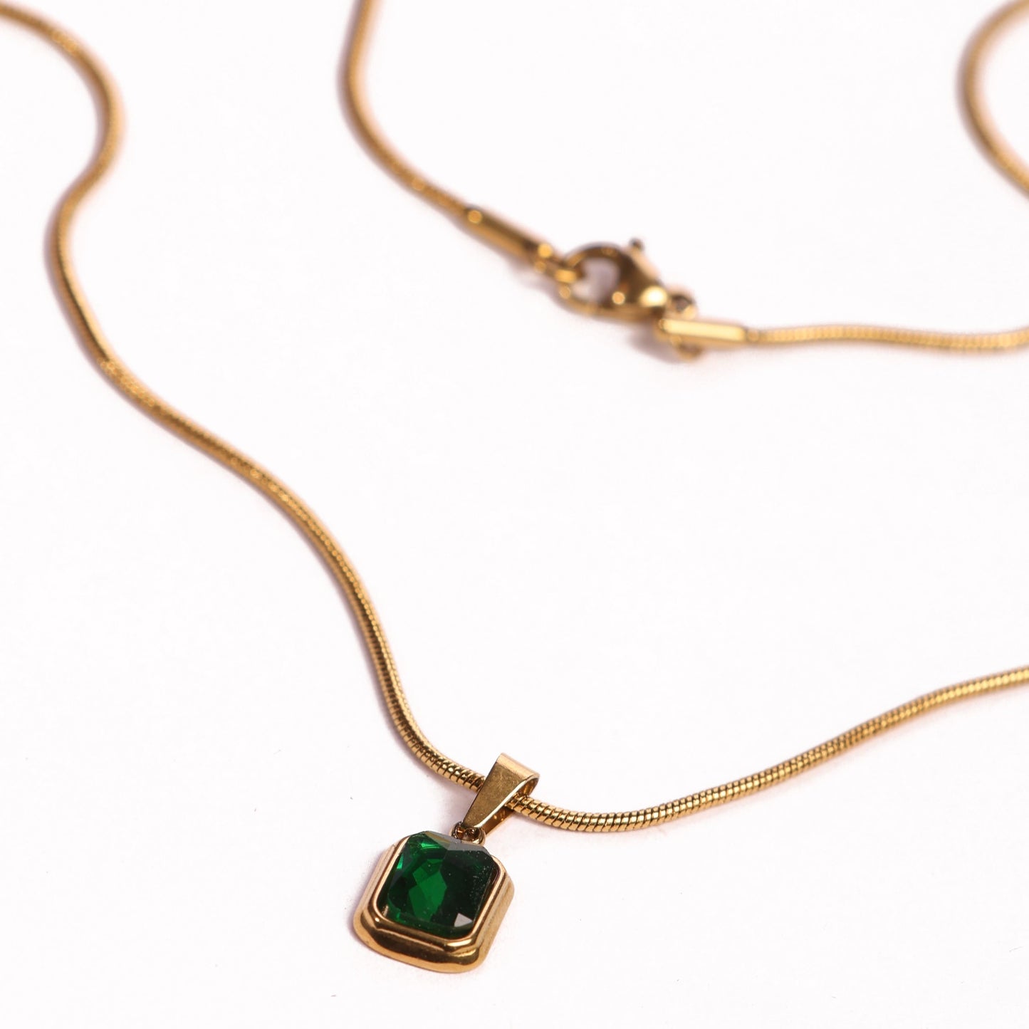 Vera Green Pendant With Chain
