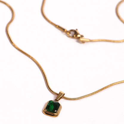 Vera Green Pendant With Chain