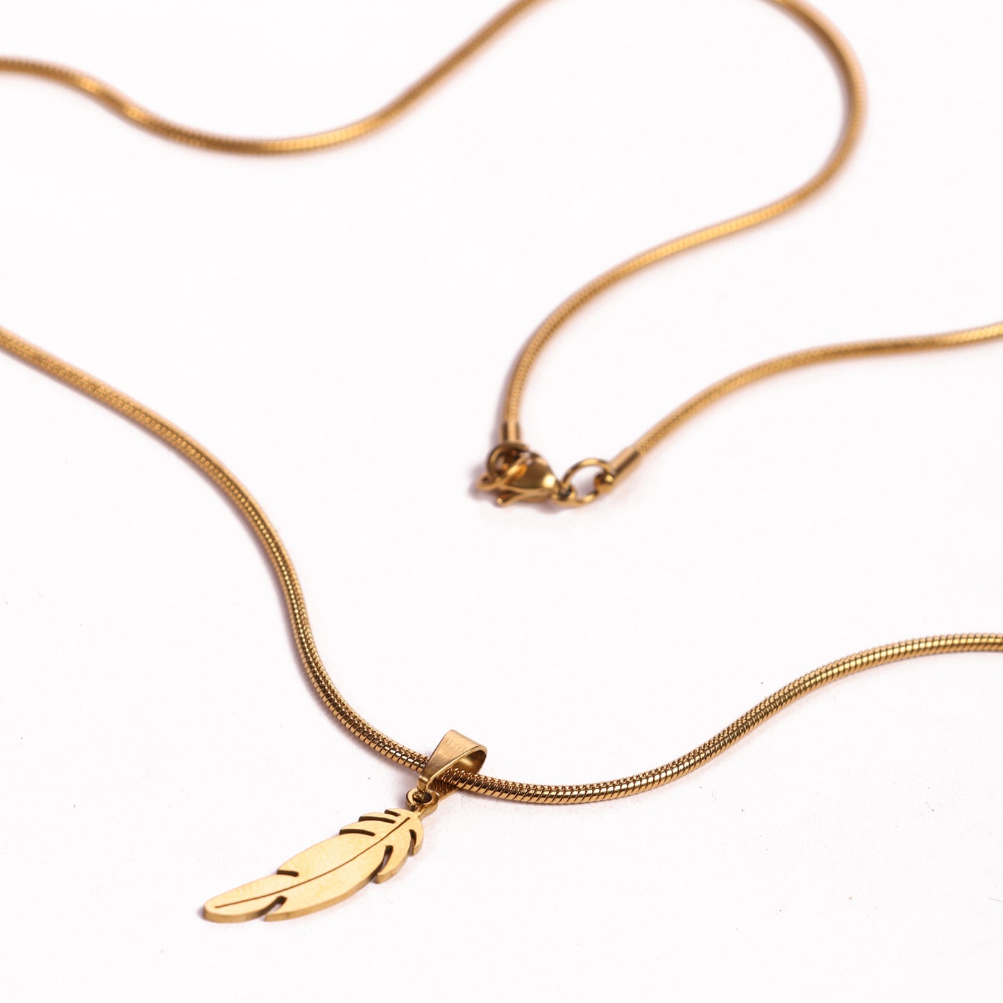 Leaf Pendant With Chain