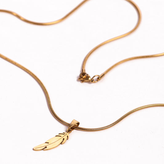 Leaf Pendant With Chain