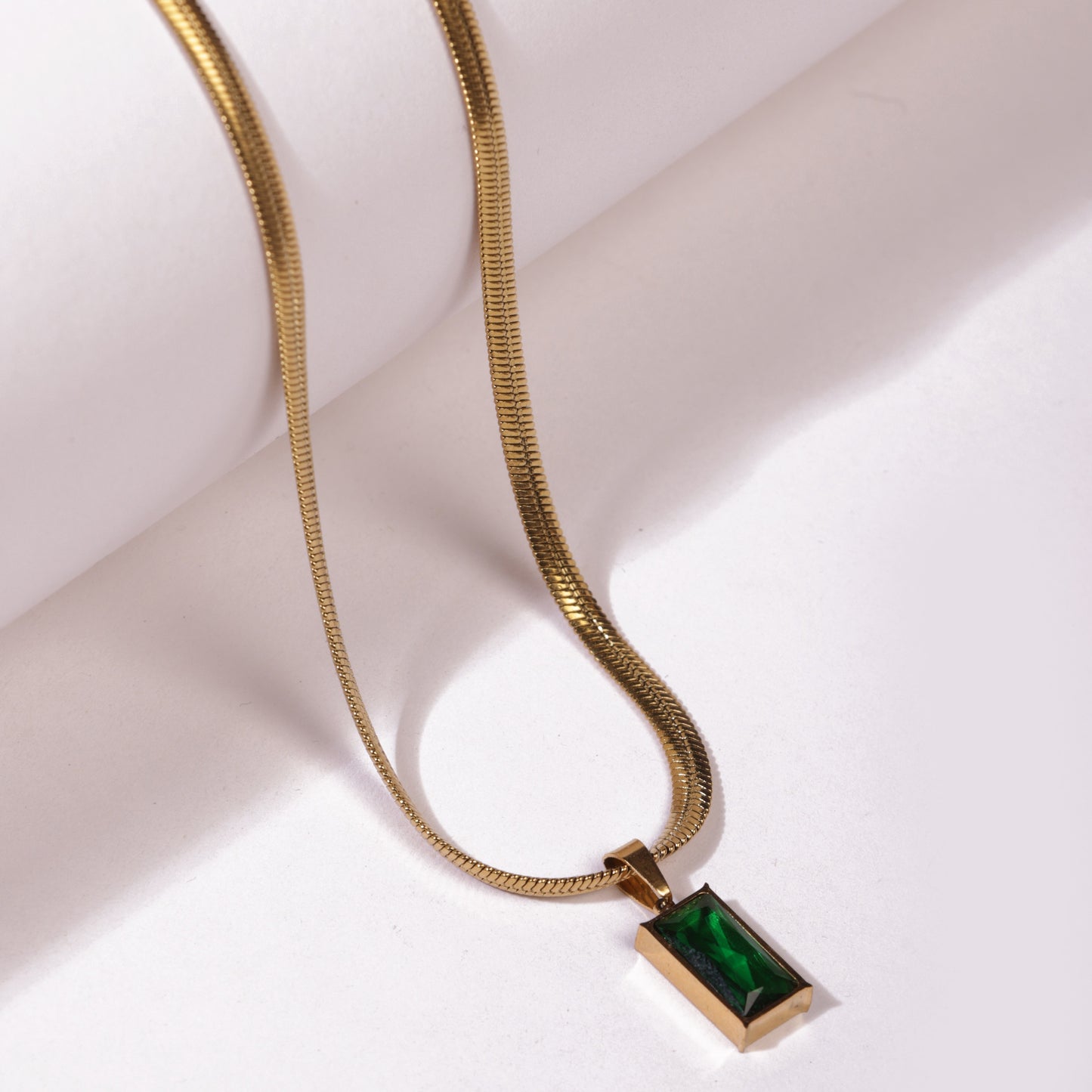 Green Pendant With Chain