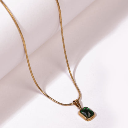 Vera Green Pendant With Chain