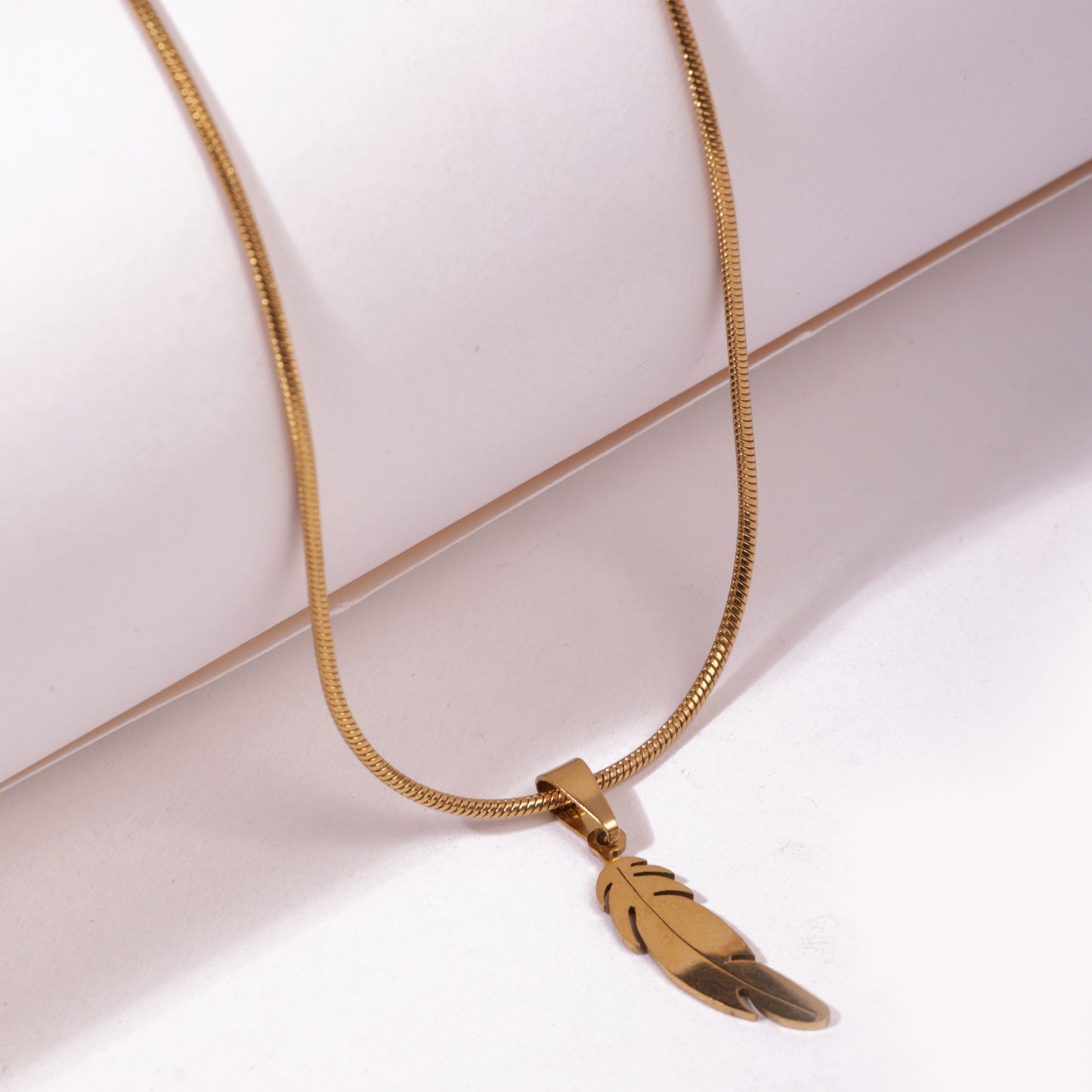 Leaf Pendant With Chain