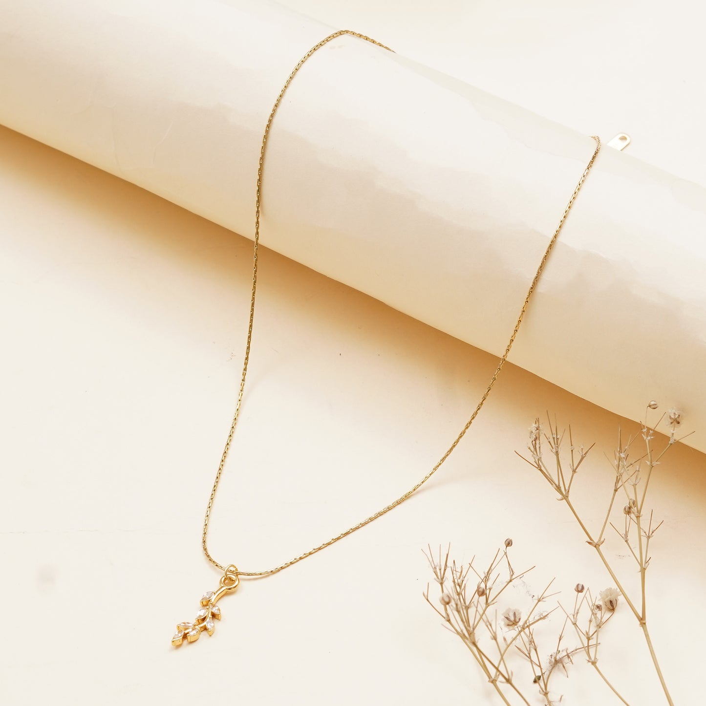 Sparkling Leaf Neck Chain Pendant
