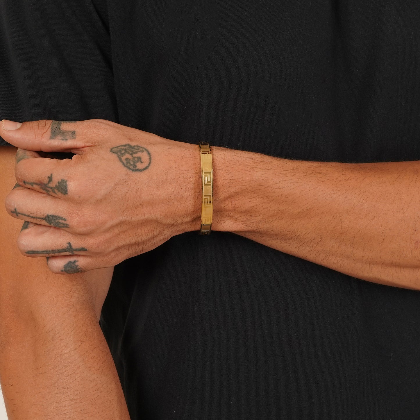 Vera Wave Gold-Plated Kada Bracelet