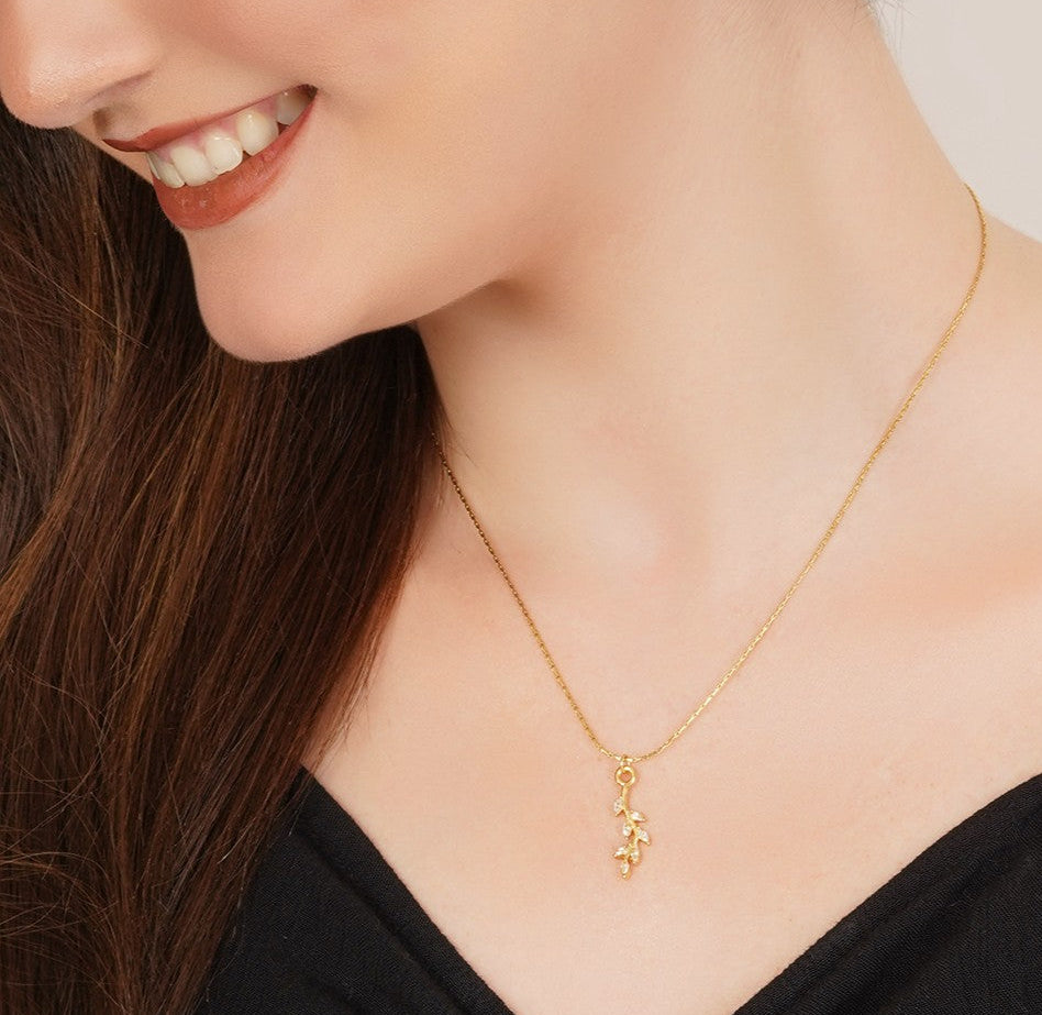 Sparkling Leaf Neck Chain Pendant