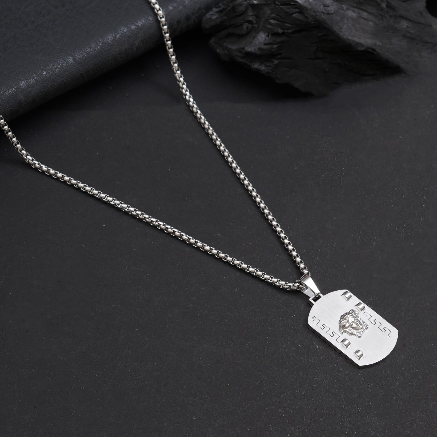 Silver Retro Pendant With Chain