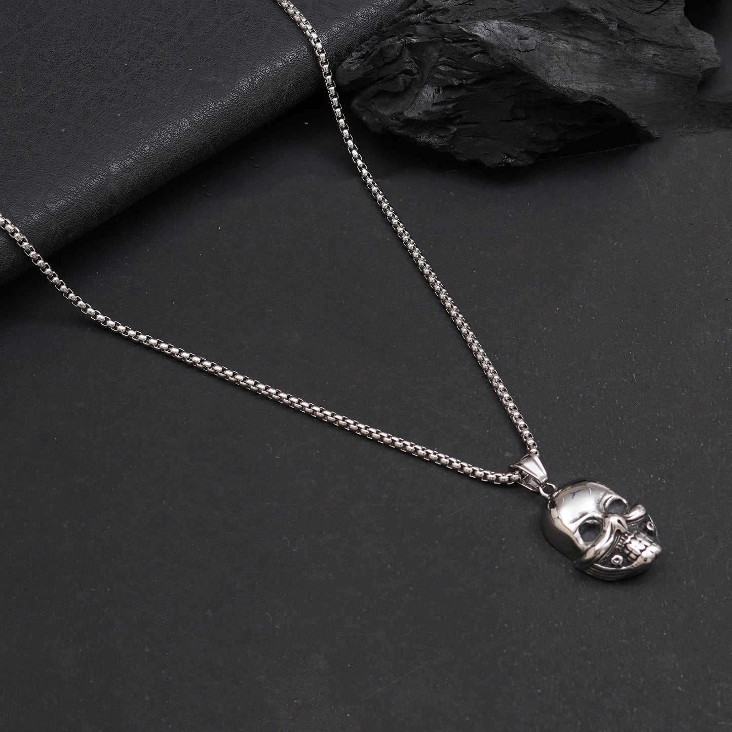 Skull Head Pendant With Chain
