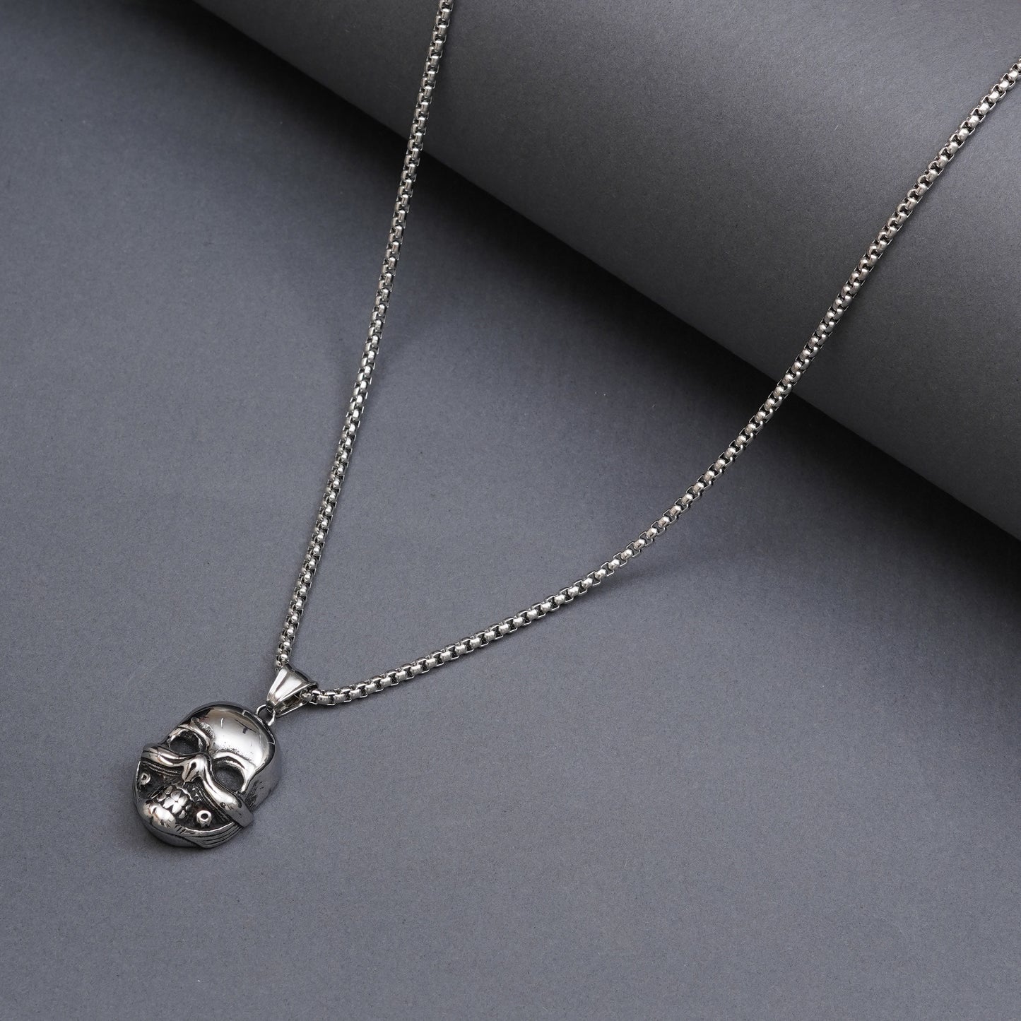 Skull Head Pendant With Chain