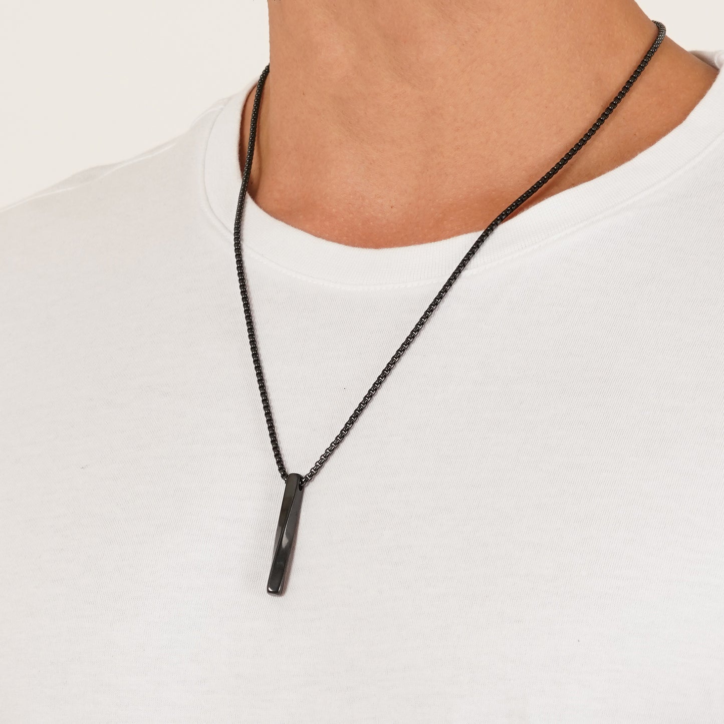 Black Bar Pendant With Chain